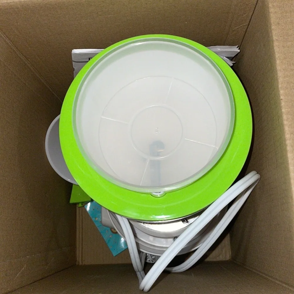 NEW Nostalgia Electrics Shave Ice & Snow Cone Maker w 20 cups & straw